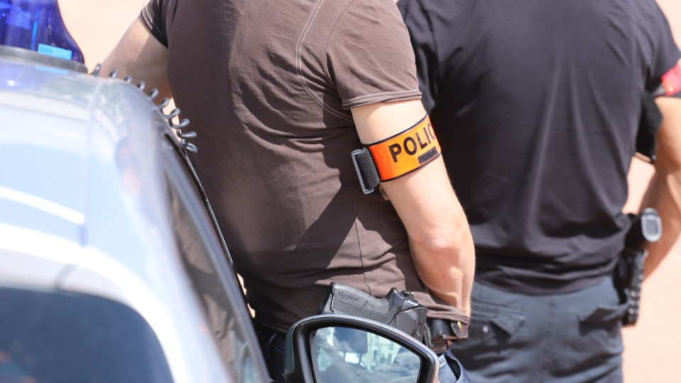 Près de Lyon : il déambule dans la rue armé d’une hache