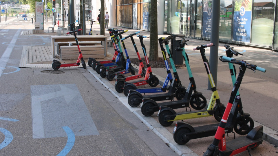 Lyon : la mairie prolonge de 6 mois le bail des trottinettes électriques Dott et Tier