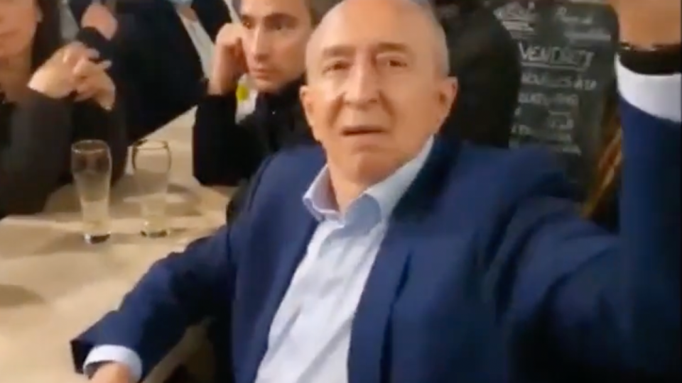Lyon : Gérard Collomb pris à partie par des Gilets jaunes - VIDEO