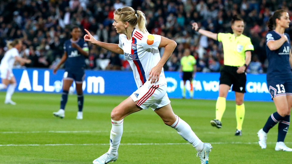 Ligue des Champions : les filles de l’OL dominent Paris et filent en finale
