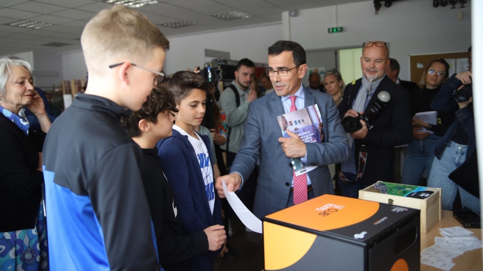 Lyon : une boîte à histoires courtes pour inciter les collégiens à la lecture