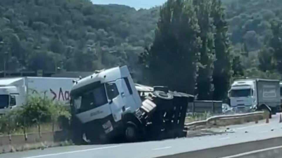 Accident d'un camion transportant des matières dangereuses : l'A7 coupée jusqu'à jeudi matin au sud de Lyon