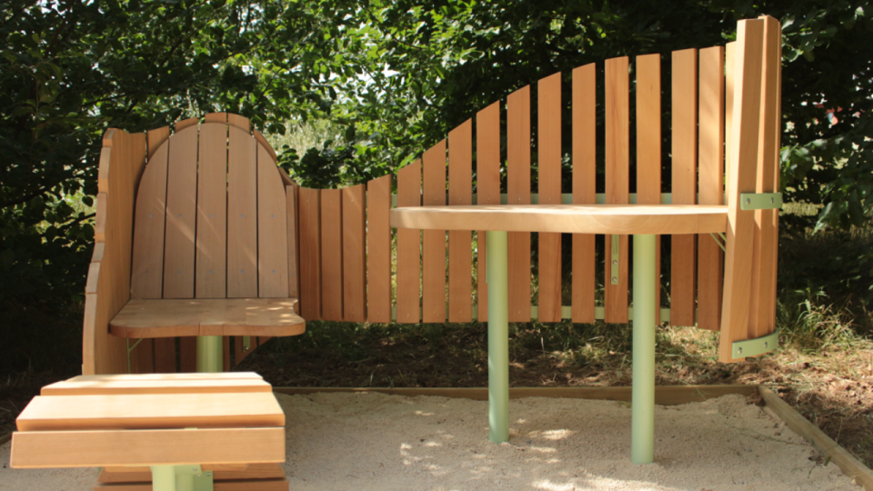 Lyon : le premier banc d’allaitement public de France installé au pied d'un hôpital