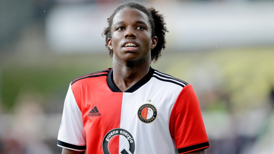 OL : Tyrell Malacia dans le viseur du staff lyonnais