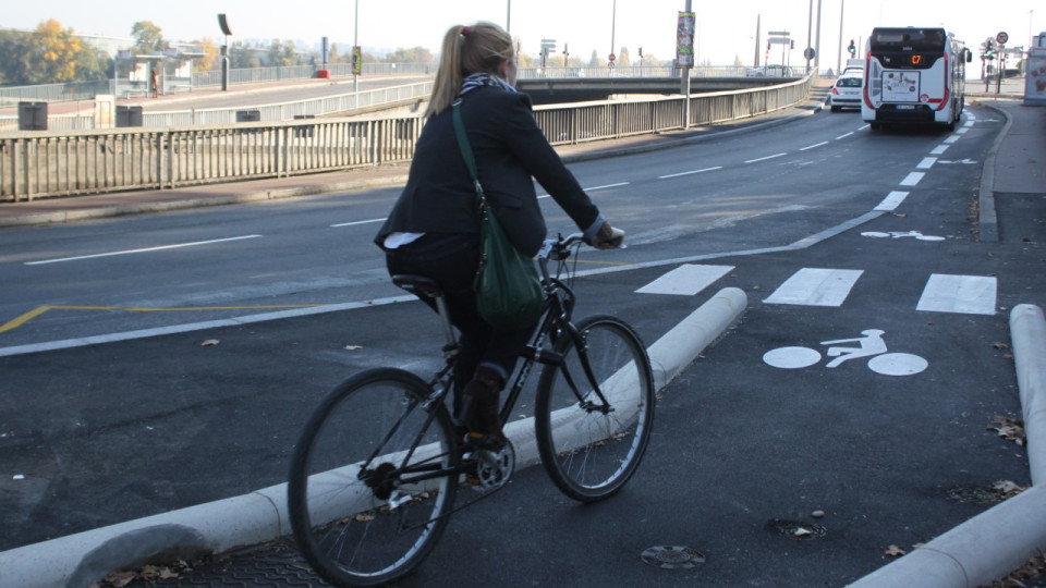Pistes cyclables non genrées : "Bienvenue en absurdie" dénoncent les élus LR de la Métropole de Lyon