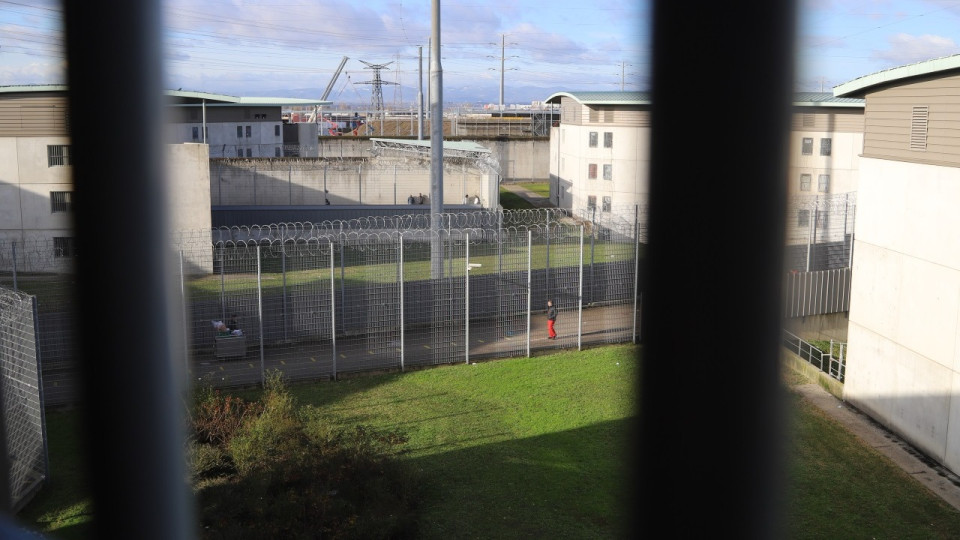 Près de Lyon : un détenu gravement blessé lors d’un incendie à la prison de Corbas