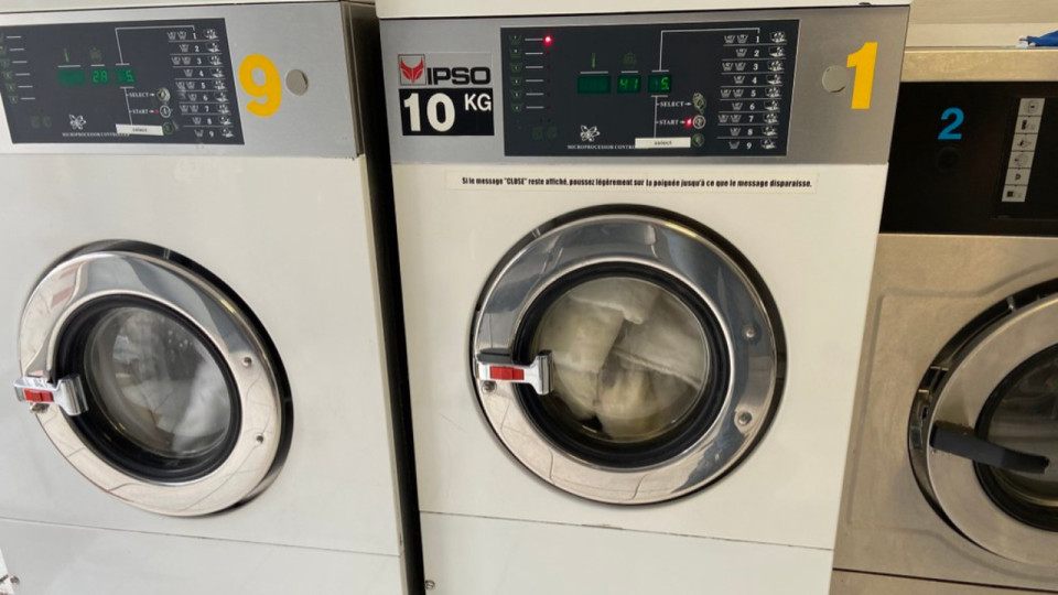 Près de Lyon : le responsable d'un réseau de laveries braqué lors d'un transfert d'argent