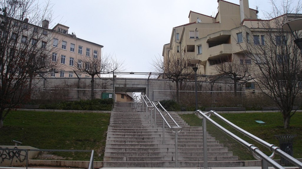 Lyon : en urgence absolue après avoir été poignardé sur les pentes de la Croix-Rousse