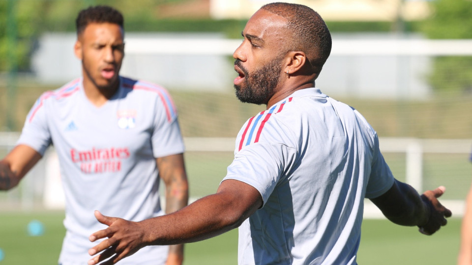 OL : Alexandre Lacazette réclamerait le n°10 de Lucas Paqueta