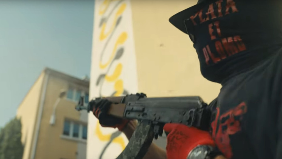 Tirs de Kalachnikov, rodéos, argent : Many GT (ex-Daltons) retombe dans ses travers pour son clip avec Lacrim
