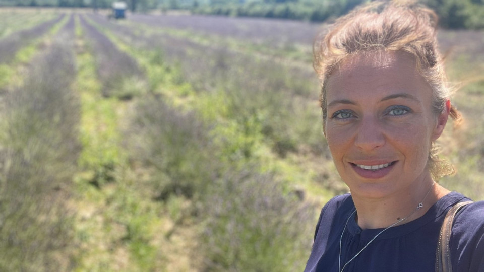 Elle fait la promotion de la lavande rhodanienne : Blandine Brocard (députée MoDem) attaquée par des écologistes