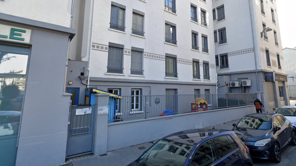 Lyon : des voisins lancent des projectiles sur les enfants, la cour d'une cr&egrave;che oblig&eacute;e de fermer