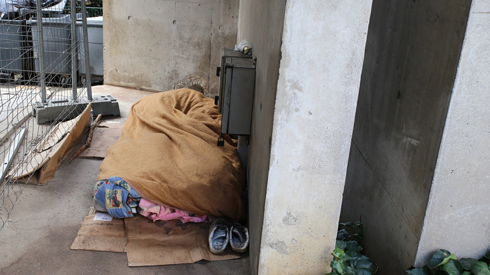 Près de Lyon : une SDF de 24 ans décède en pleine rue, la chaleur en cause ?