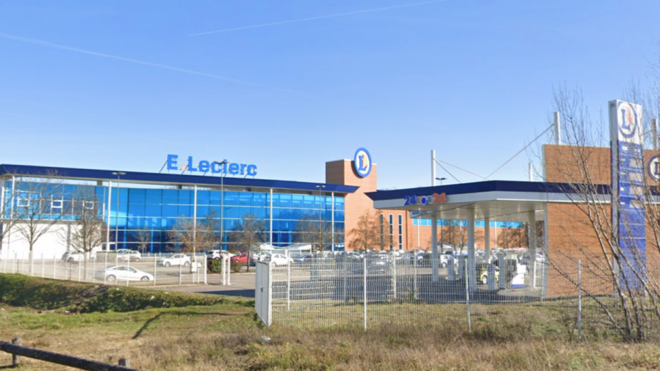 Pr&egrave;s de Lyon : l'espace technique du Leclerc de Chaponnay braqu&eacute; &agrave; main arm&eacute;e