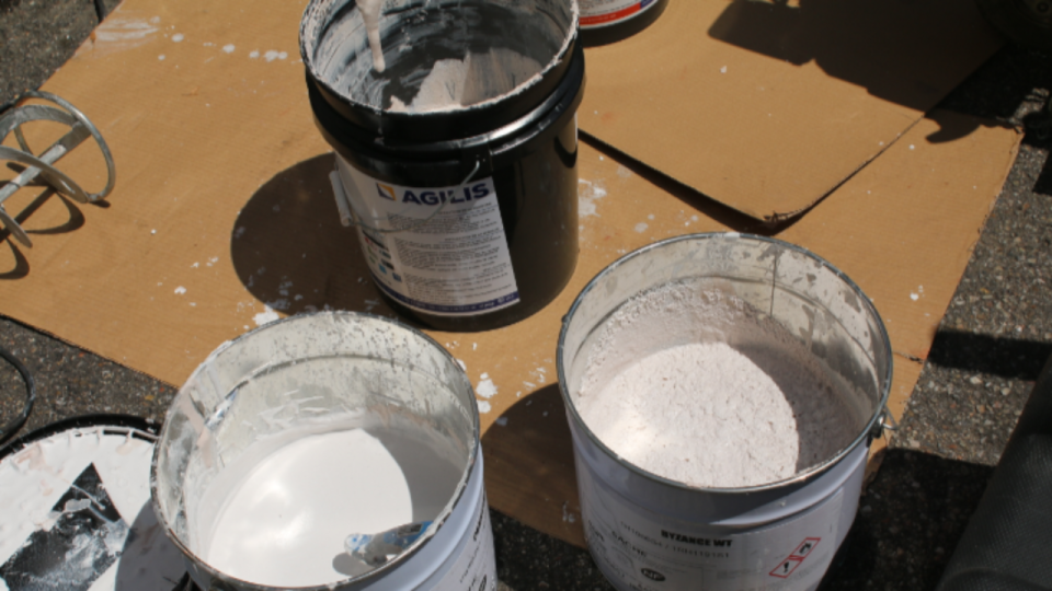 Dans la région : une peinture blanche permet de réduire la température des bâtiments à Grenoble