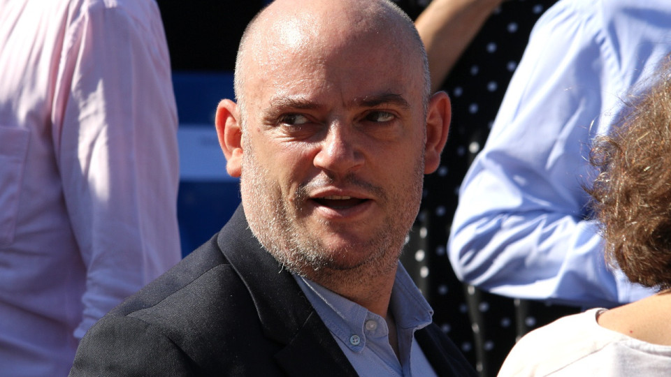 Sénat : Thomas Dossus (EELV) fait adopter un amendement sur l’interdiction de panneaux publicitaires lumineux en cas de pénurie d'électricité