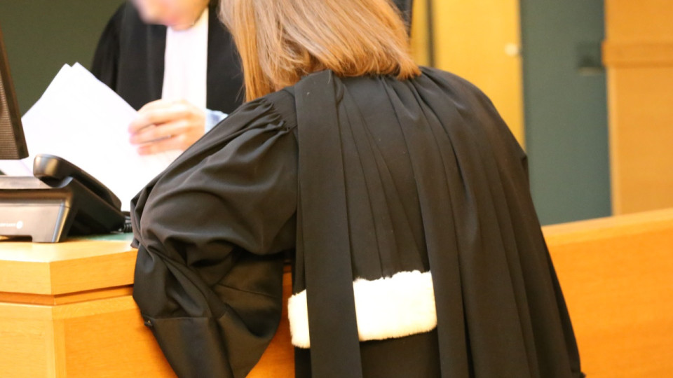 Pr&egrave;s de Lyon : furieux d&rsquo;avoir vu son ex-femme, il lui ass&egrave;ne un coup de poing au visage