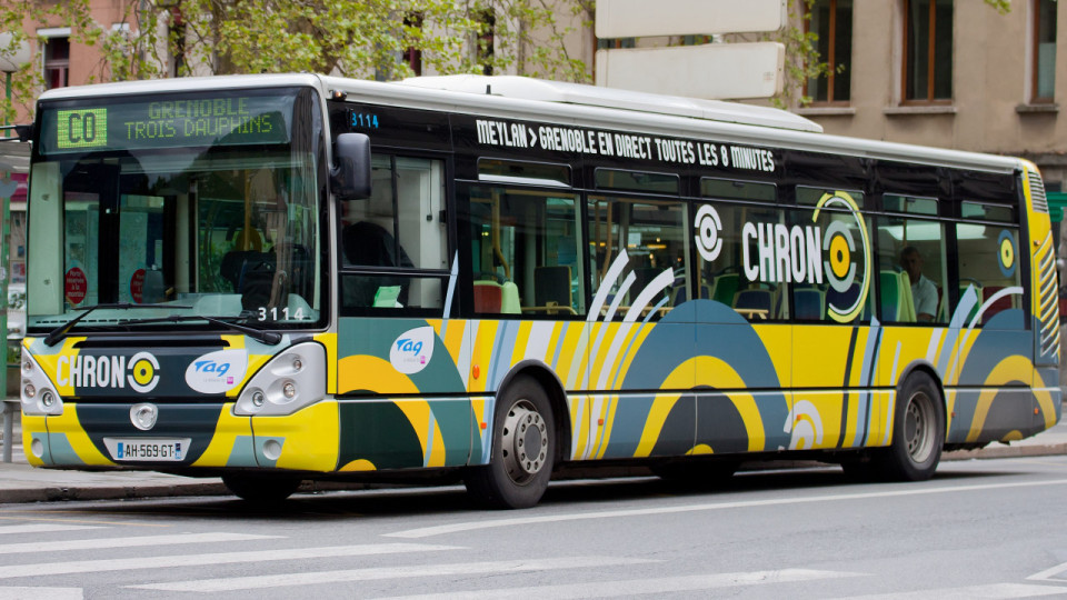 Dans la région : le bus tombe en panne dans un quartier chaud de Grenoble, il est saccagé à coups de battes de baseball