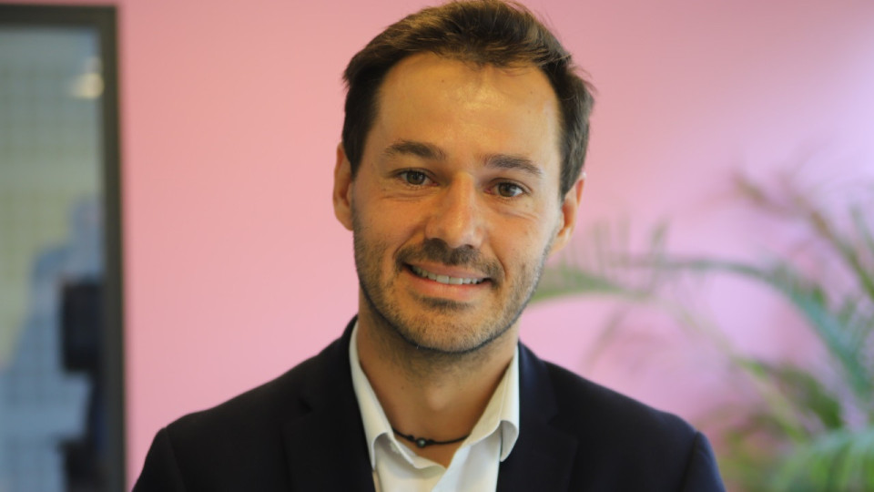 Hausse du bio mais pas du tarif des cantines à Lyon : "un geste fort de justice sociale" pour Gautier Chapuis