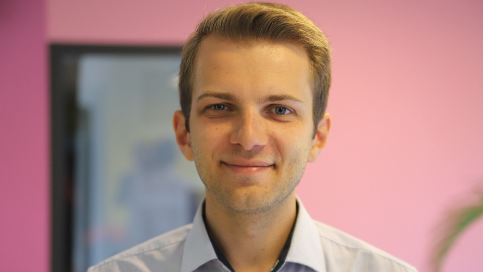 Stationnement payant des deux-roues à Lyon ? Le dispositif "intéresse" Valentin Lungenstrass