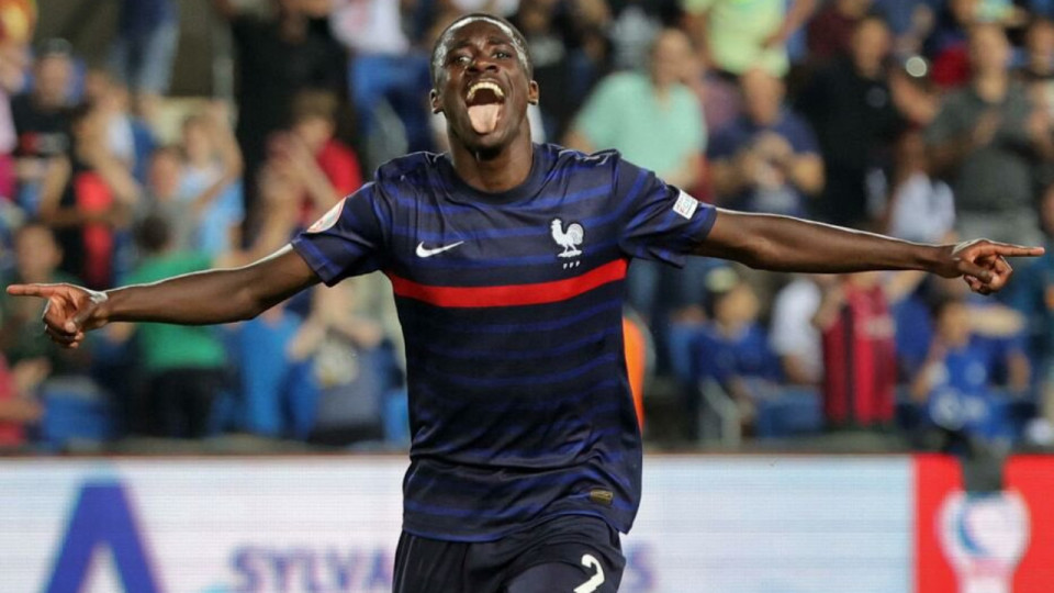 Le latéral Saël Kumbedi, 17 ans, à l'OL mercredi ?