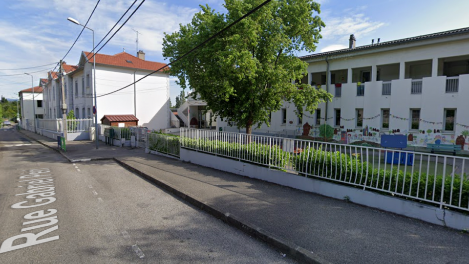 Près de Lyon : clash entre parents d'élèves, un homme sort un couteau devant l'école
