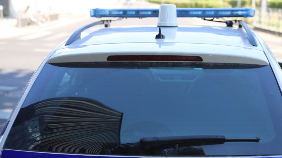 Dans la r&eacute;gion : elle urine sur le parvis de la mairie de Saint-Etienne