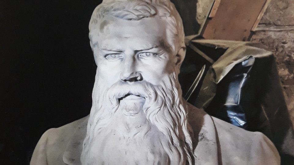 Les Archives de Lyon lancent un appel à témoins pour reconnaitre qui se cache derrière un buste