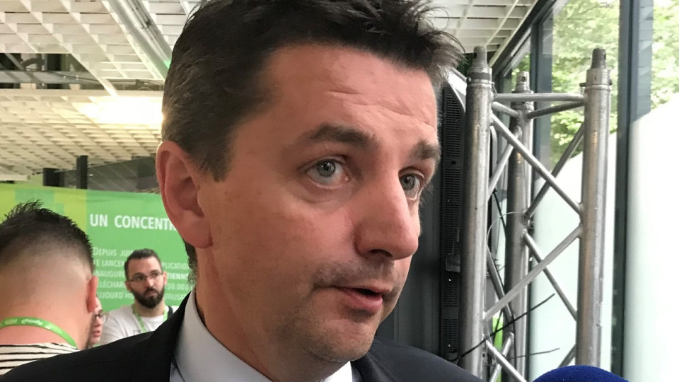 Dans la région : la mairie de Saint-Etienne envahie par des agents municipaux