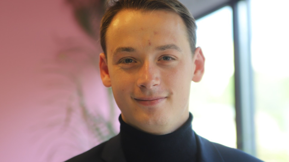 Au Carrousel du Louvre, le lyonnais Ambroise Méjean reconduit à la tête des Jeunes avec Macron