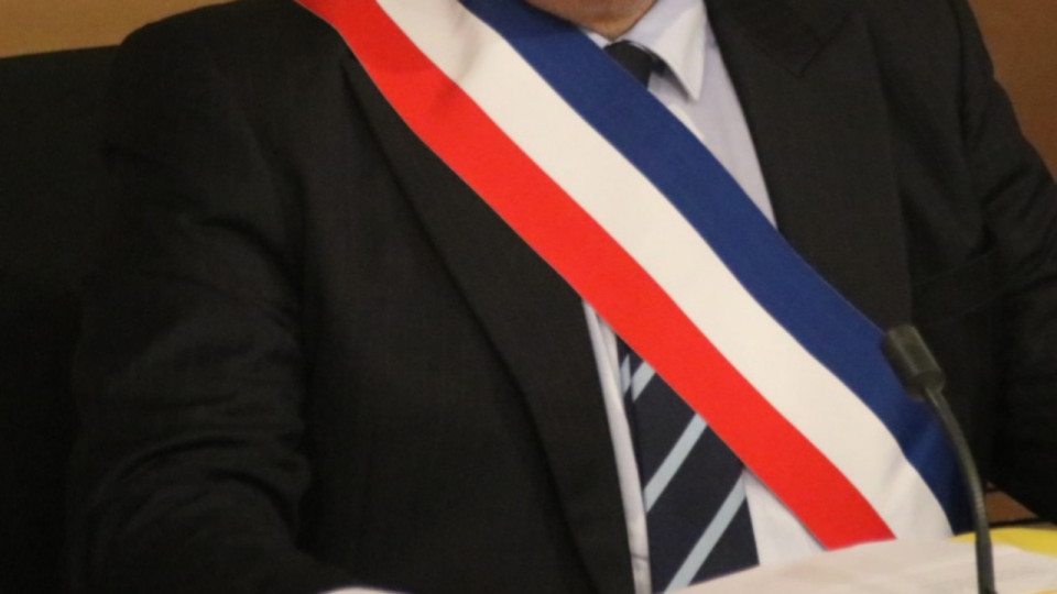 Pr&egrave;s de Lyon : prison avec sursis pour avoir pouss&eacute; le maire de sa commune