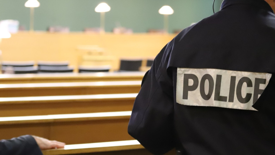 Villefranche-sur-Saône : un SDF condamné à cinq mois de prison pour avoir fouillé des voitures