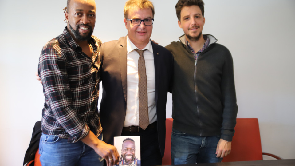 Sidney Govou (ex-OL) dévoile un nouveau livre pour comprendre le "déclassement actuel de l'OL"
