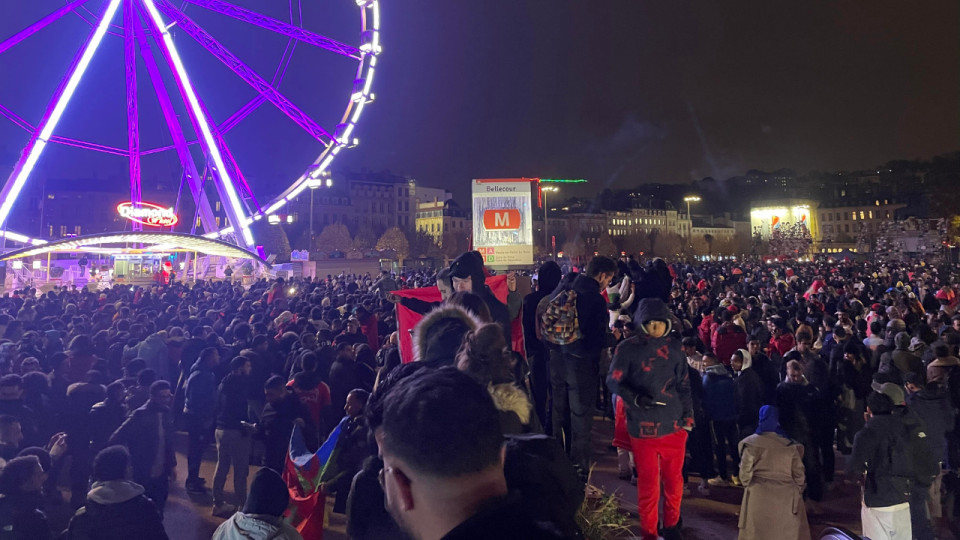Victoire du Maroc face à l’Espagne : le centre-ville de Lyon paralysé par les supporters en liesse