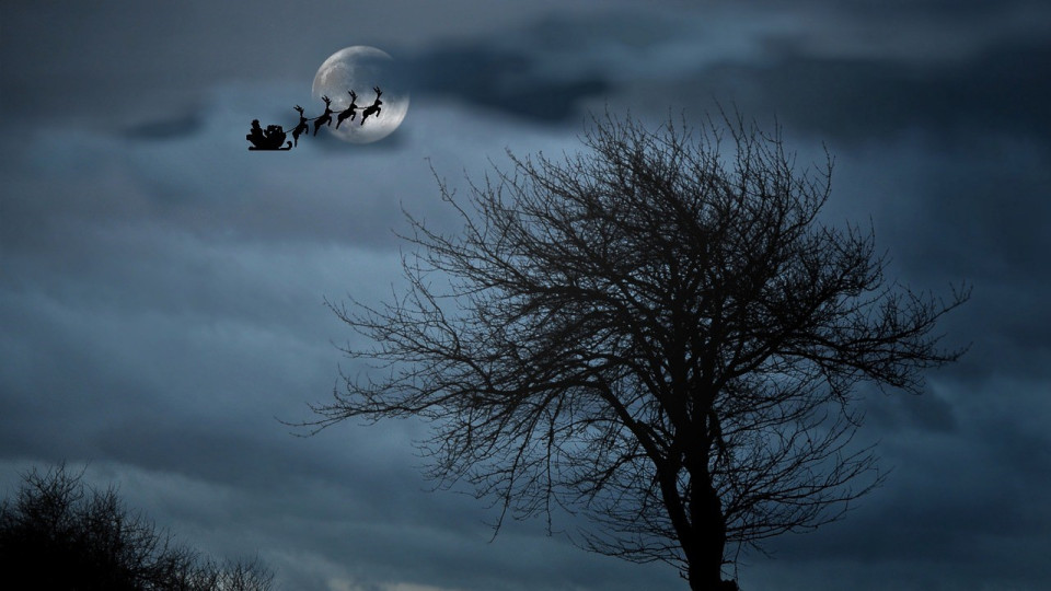Près de Lyon : un arrêté municipal pour autoriser le survol du Père Noël