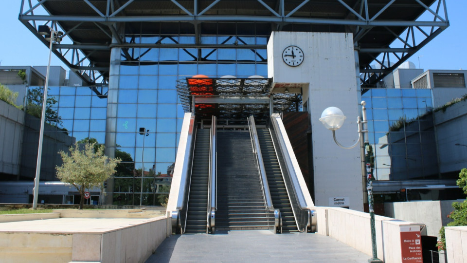 Lyon : une femme tente de sauter du centre d’échange de Perrache, elle est sauvée in extremis 