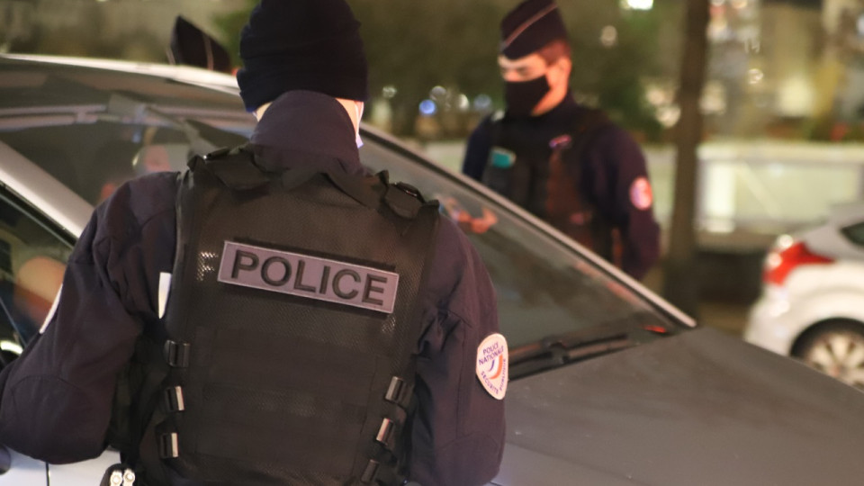 Près de Lyon : les policiers évitent de se faire renverser par un chauffard la nuit de la Saint-Sylvestre