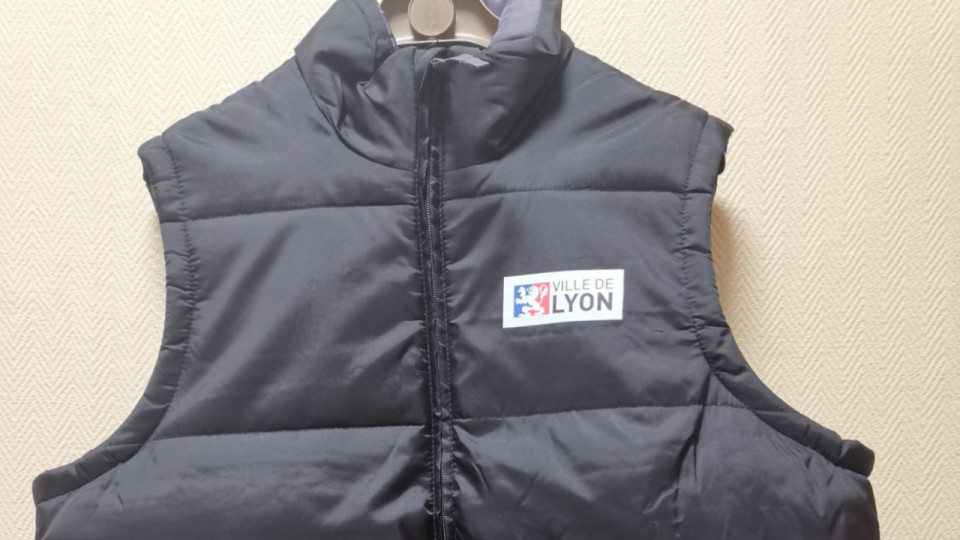 Lyon : contre le froid, la mairie fournit à ses agents des doudounes… fabriquées au Bangladesh