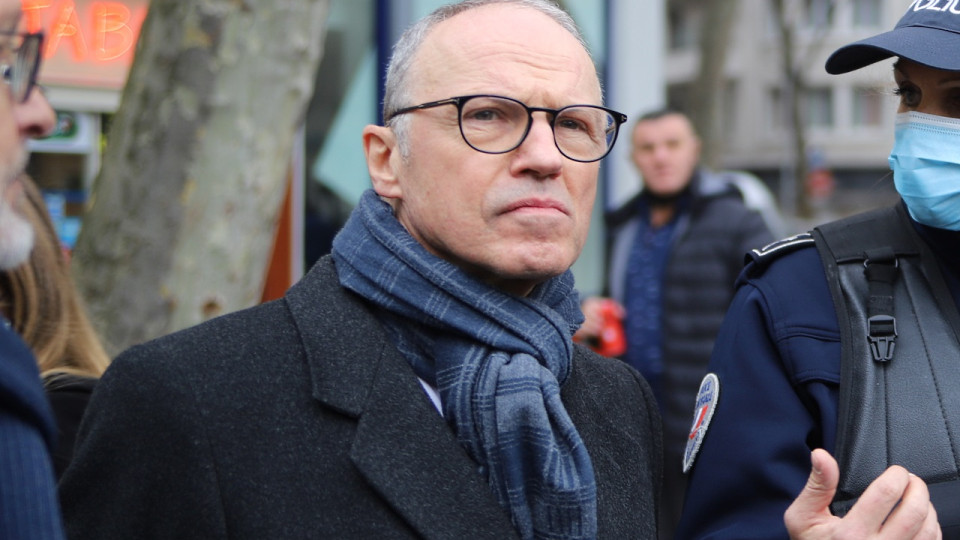 Tentative de brûler un drapeau français lors de la manifestation de jeudi à Lyon : le préfet condamne