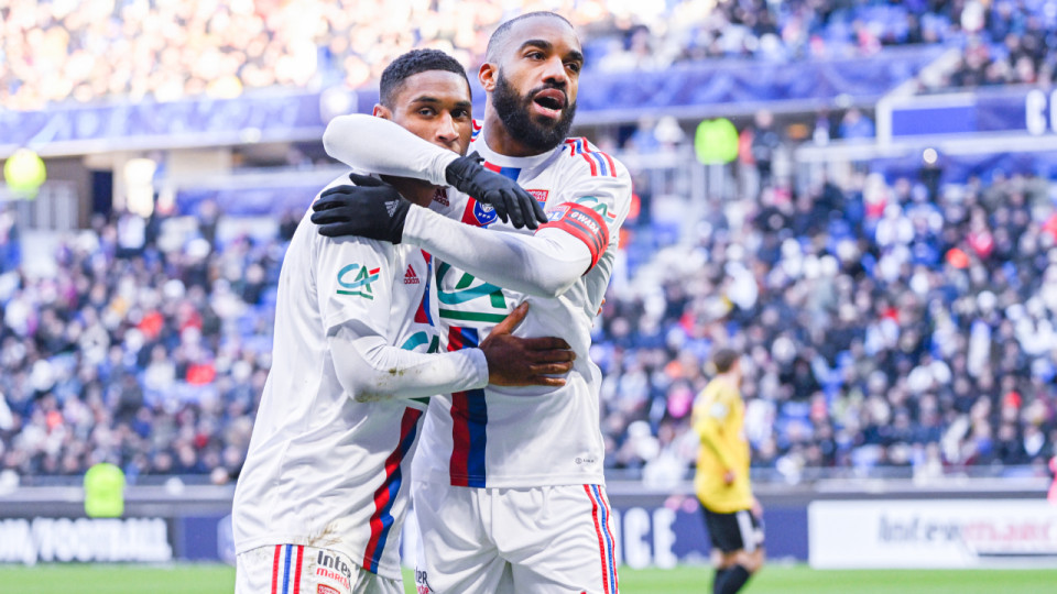 Coupe de France : le triplé de Lacazette refroidit Chambéry