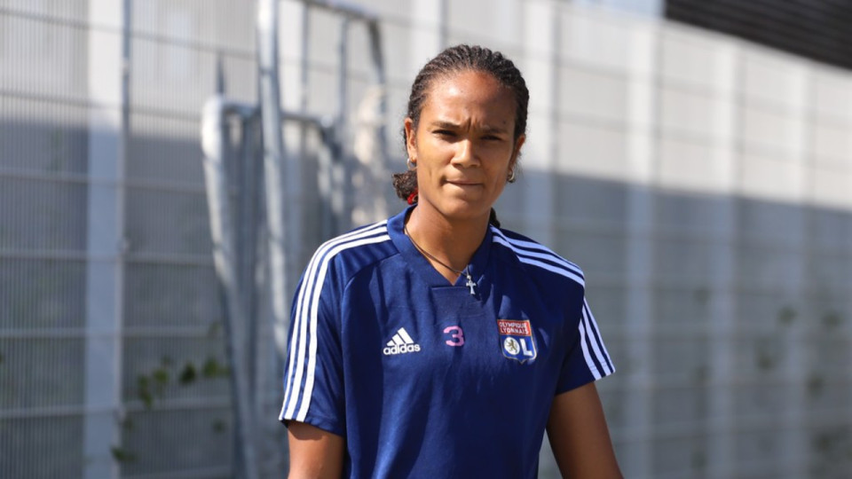 Wendie Renard claque la porte des Bleues !