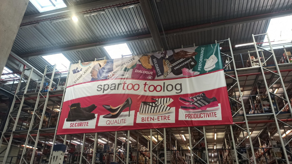 Près de Lyon : l'entrepôt Spartoo expédie 3 millions de colis chaque année