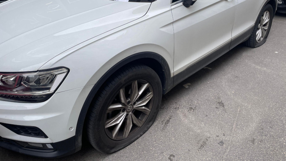 Lyon : nouvelle action de militants anti-SUV, des pneus dégonflés et crevés dans le quartier d’Ainay !