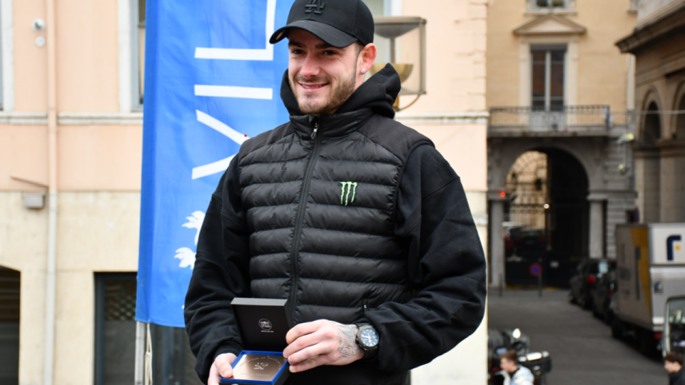 Lyon : Aurélien Giraud, champion du monde de skate, a reçu la médaille de la Ville