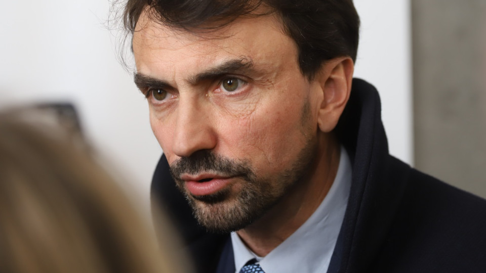 Hôtel de Ville attaqué : Grégory Doucet "affecté par les dégradations" commises à Lyon