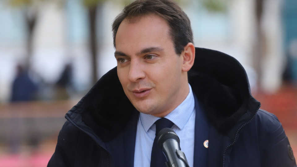 Incendie de la mairie du 4e : Pierre Oliver propose son aide à Rémi Zinck, qui repousse sa "mauvaise retape politique"