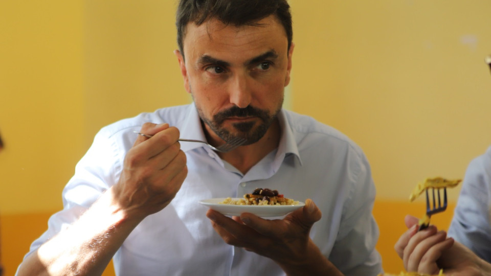 Suppression de la viande dans les cantines scolaires de Lyon : Grégory Doucet "regrette" l'annulation par la justice