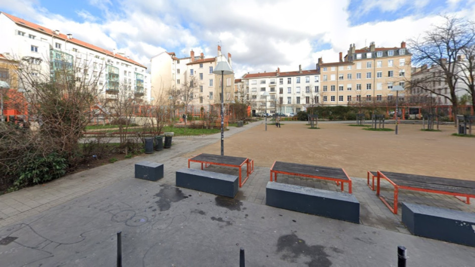 Lyon : les policiers retrouvent encore de la drogue enterrée place Mazagran
