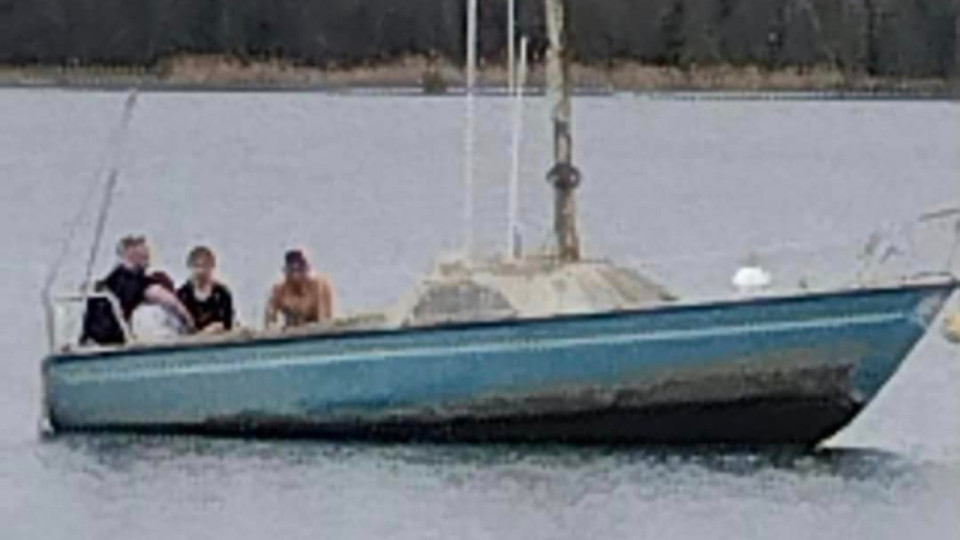 Près de Lyon : deux adolescents sauvés de la noyade après avoir volé un bateau