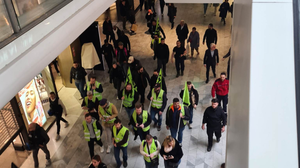 Réforme des retraites : des manifestants au centre commercial de la Part Dieu à Lyon